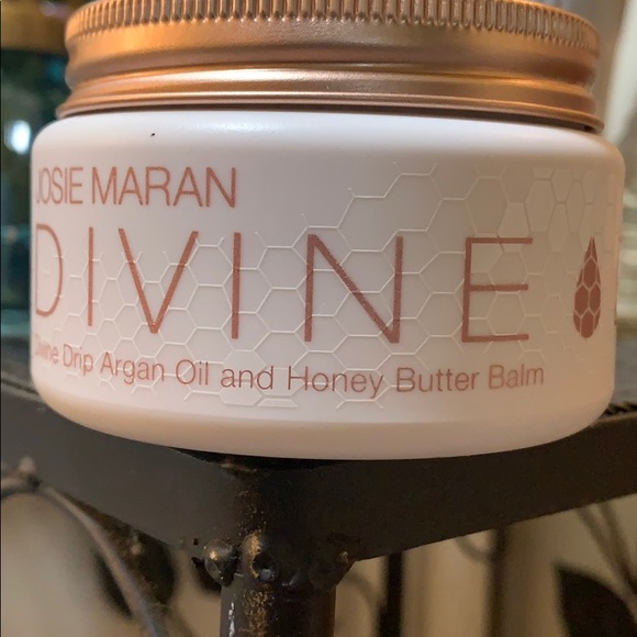 JOSIE MARAN Other - NWT Josie Maran 5oz Vanilla divine drip honey butt